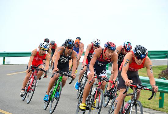 百余名青少年聚首北京延庆 角逐勇士部落青少年铁三(图1)