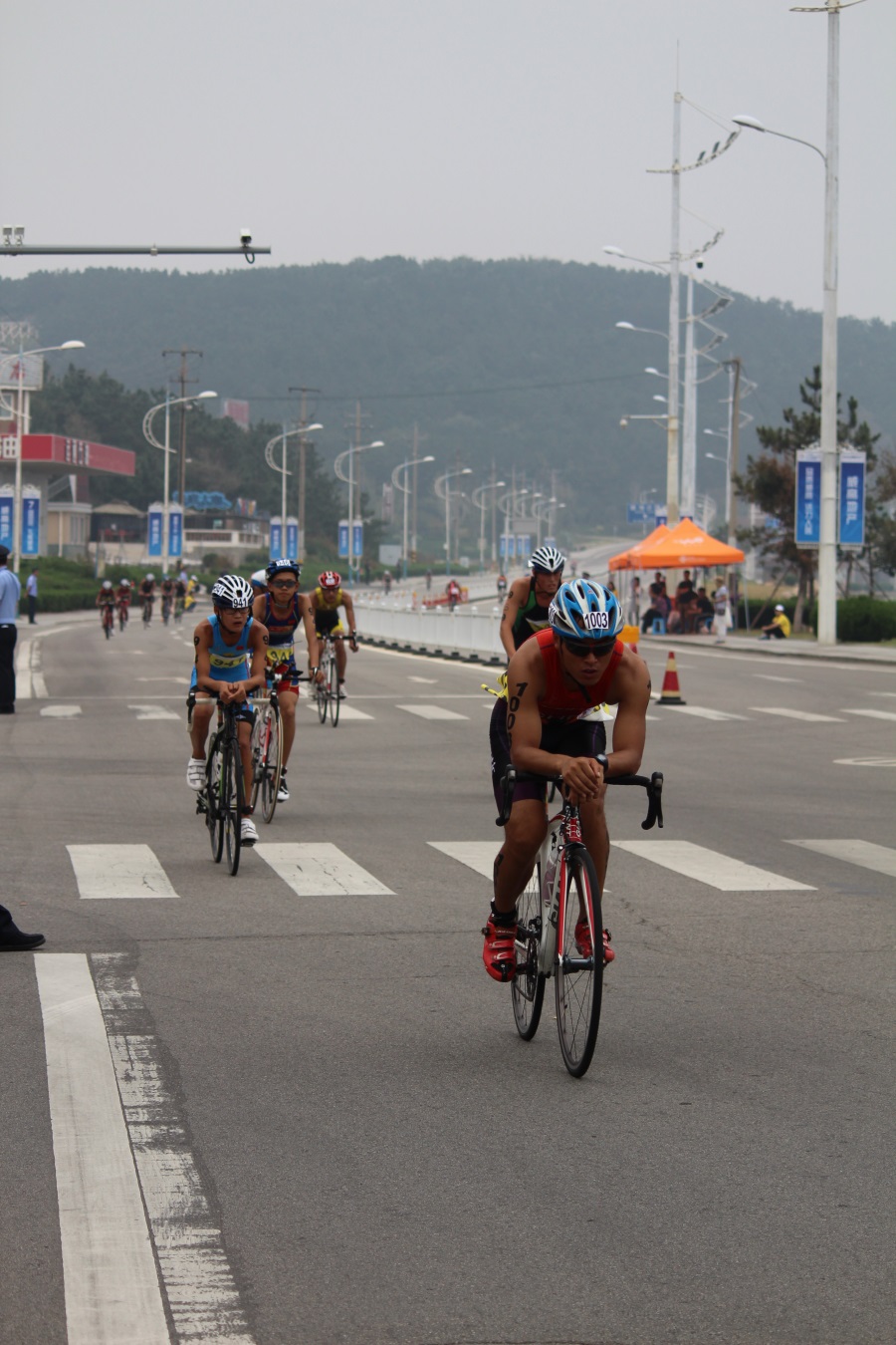 花江峡谷大桥迎国际赛事：铁人三项与极限跳伞贵州体育新篇章？(图1)