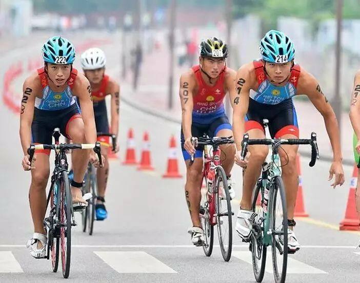 2025香港赛马会·广州铁人三项赛开赛