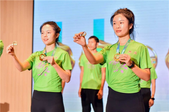 奖牌亮相有惊喜！破9吃鸡！2025新兴半马新闻发布会揭晓最“香”赛事亮点(图6)