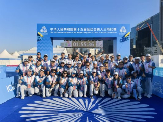 淄博职业技术大学教师张长江执裁全运会铁人三项赛场