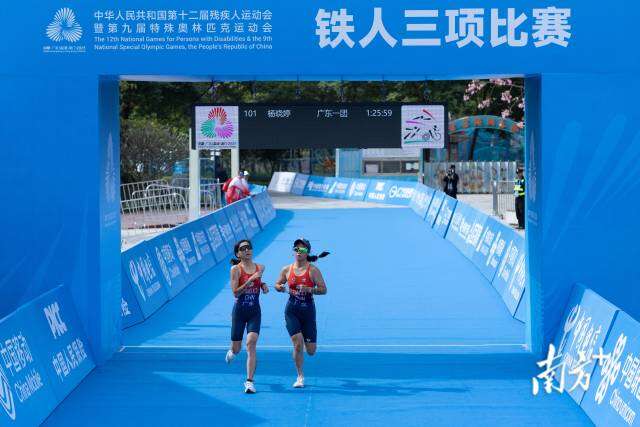 成为一束光全盲女孩的“铁人”之路