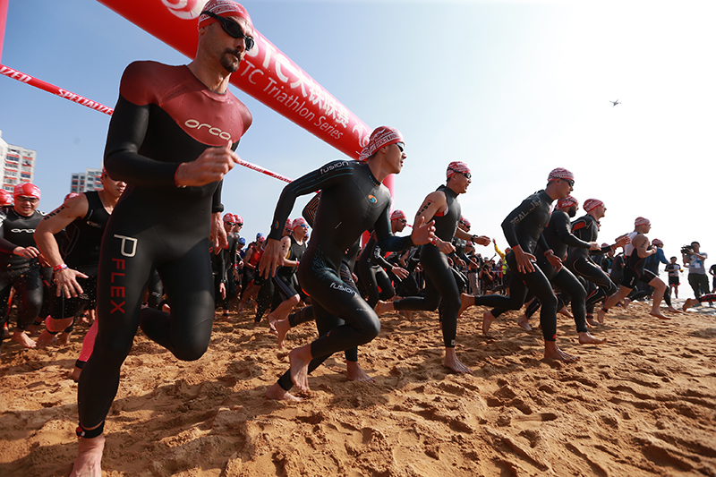 铁人三项：跨界赛道上的耐力与超越