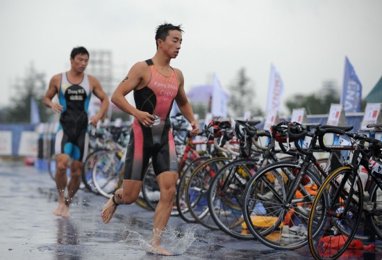 铁人三项：游泳+自行车+长跑