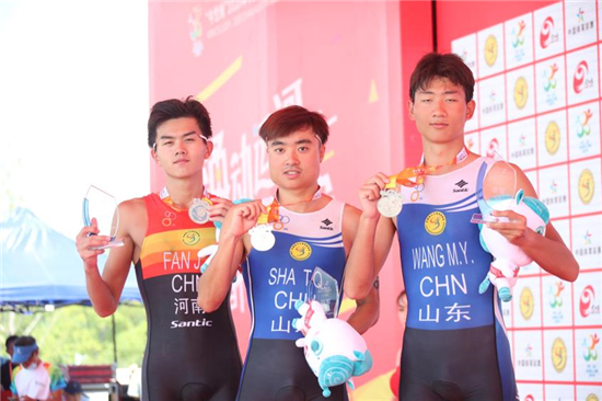 悲喜两重天超2000万奖金莱巴金娜2-1夺冠笑了萨巴伦卡失落