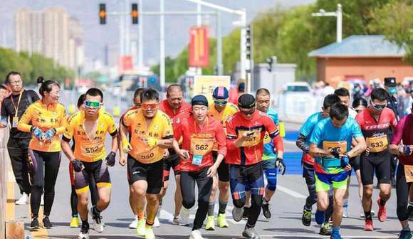 2022年宁夏石嘴山铁人三项公开赛鸣枪开赛