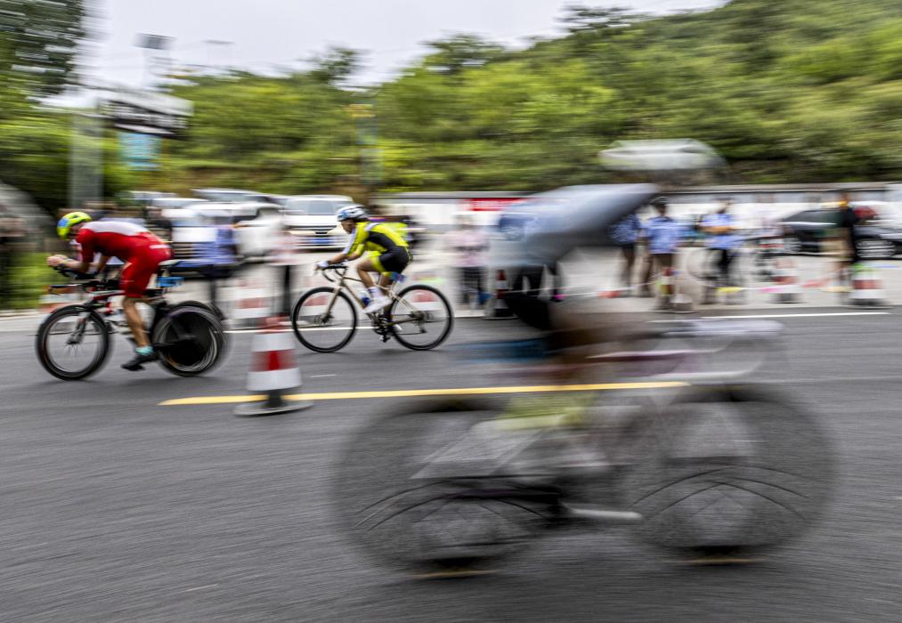 500余名选手角逐2025汉江铁人三项公开赛(图1)