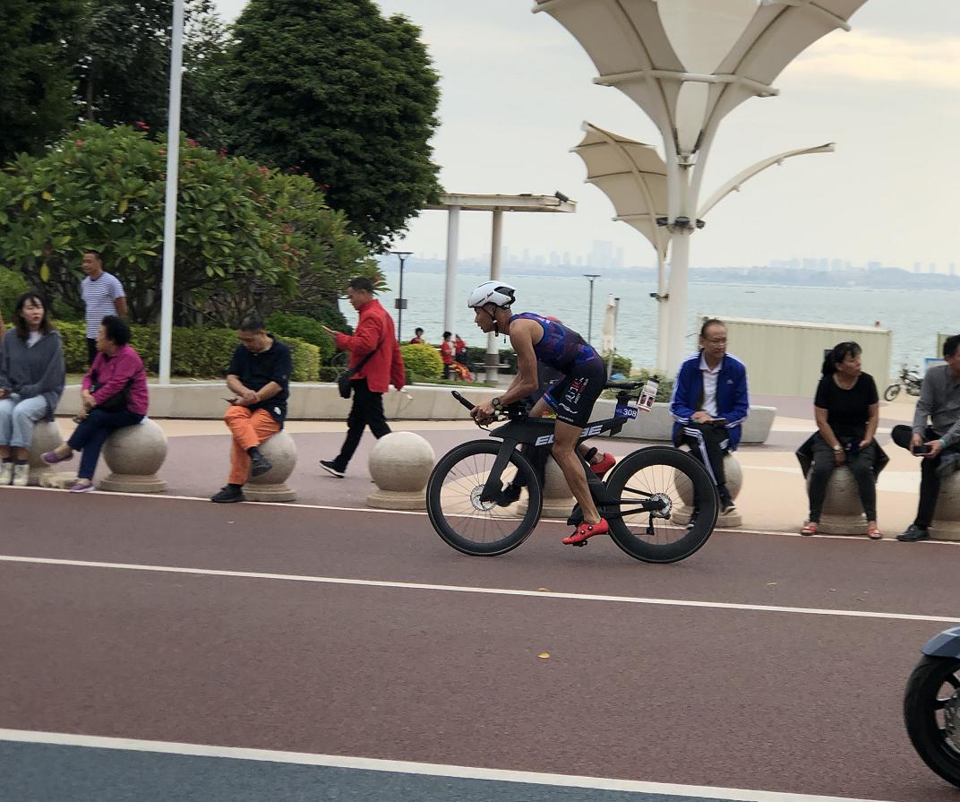 铁人三项混合接力：德国队逆袭夺冠 英国队遗憾摘铜