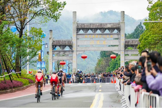 从上海青浦到苏州吴江！2026长三角国际铁人三项赛落幕