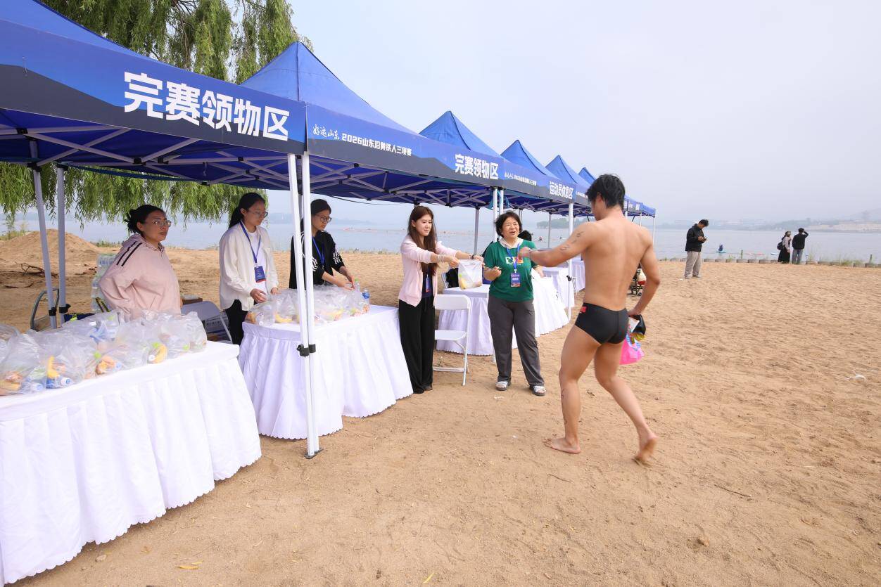 雪野湖畔激情逐浪“好运山东”2026沿黄铁人三项赛鸣笛开赛(图4)